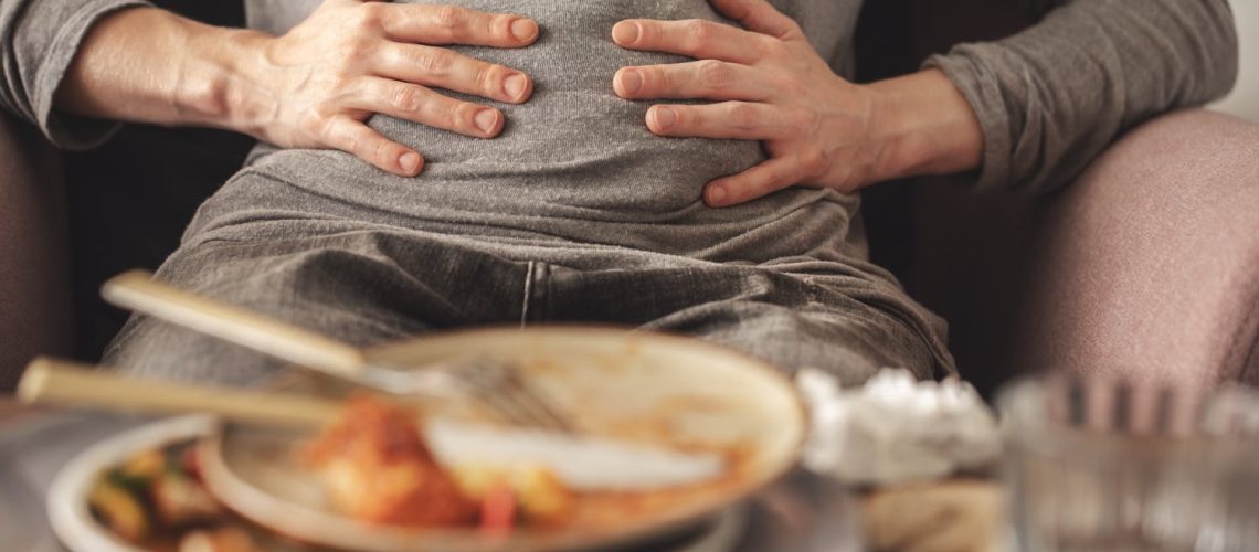 Que faire en cas de douleur au ventre après un repas gras ?